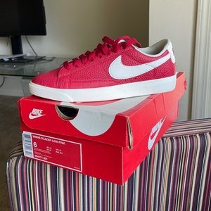 Nike low-top Blazers. Color: RED. Size: 6 Women's